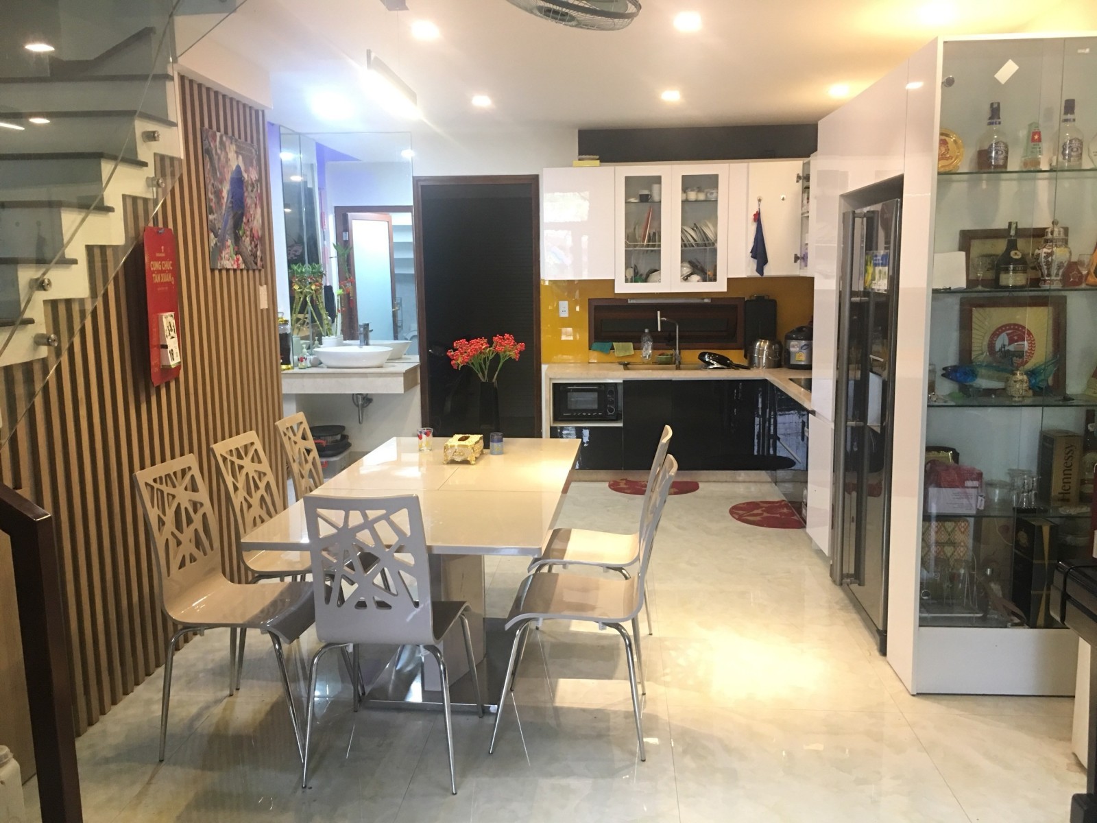 Bán nhà Mặt tiền đường Tiểu La, Quận Hải Châu. Nhà 3 tầng, DT 90 m2. Đường Ô tô. Gần Công viên Châu Á. Chỉ 13,6 tỷ.