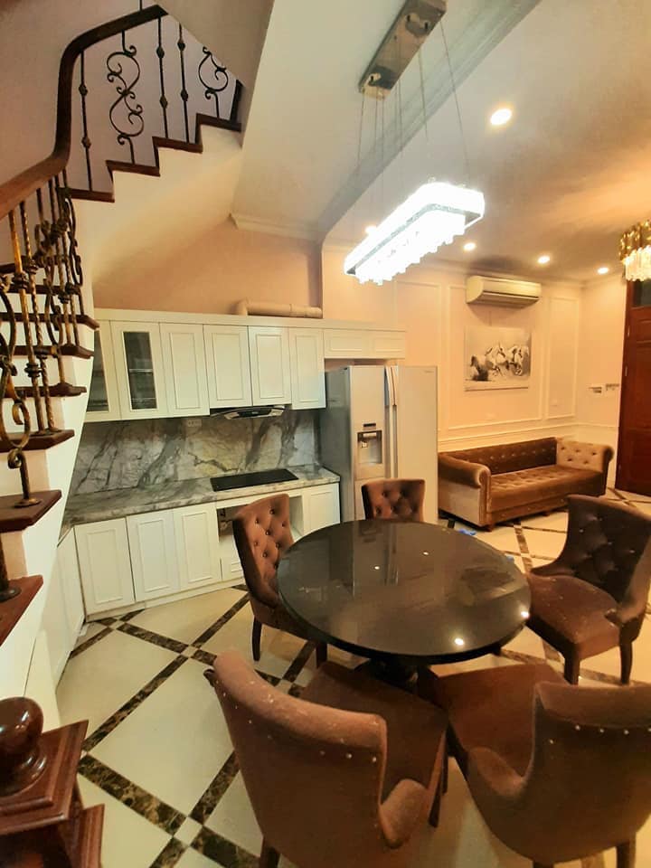 Hiếm, bán nhà Hoàng Cầu, oto, dân trí, 65m2, 15 tỷ 700, LH Ms Linh