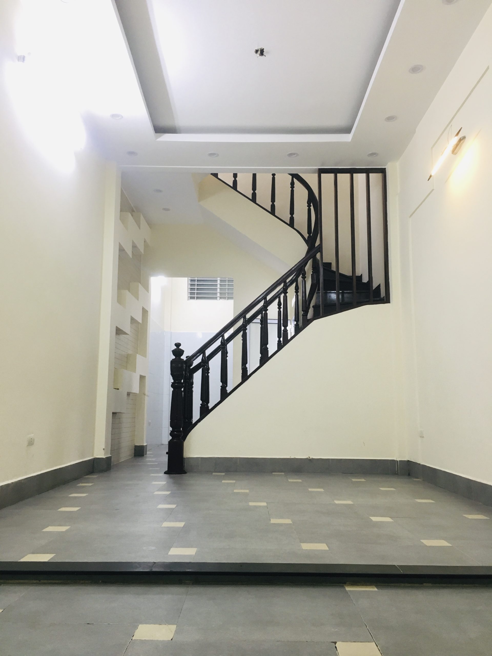 Bán nhà phố Thái Thịnh, Quận Đống Đa 38m2, 4 tầng, giá 5.2 tỷ. Ngõ thẳng thông, gần phố, ở ngay