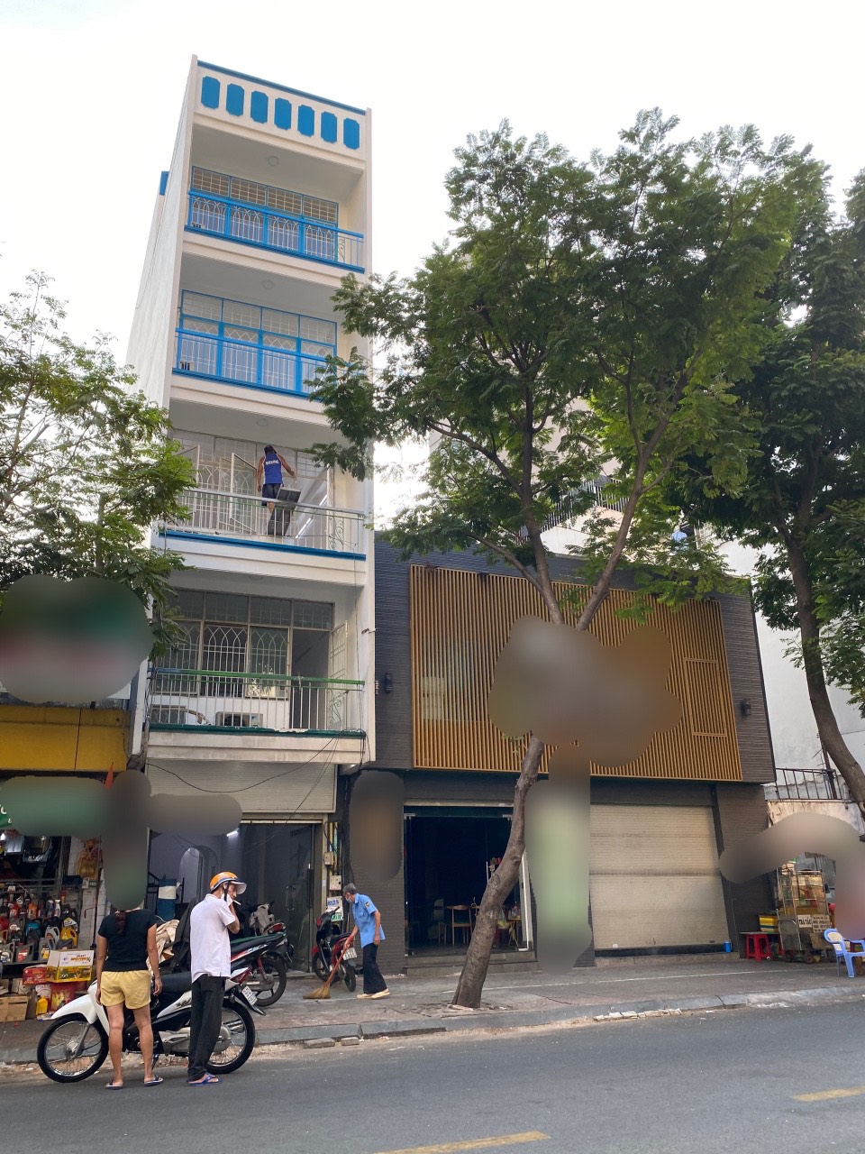 Cho thuê nhà MT Phó Đức Chính. S:4*20m. 10PN + WC mỗi phòng. Giá: 75 tr/th