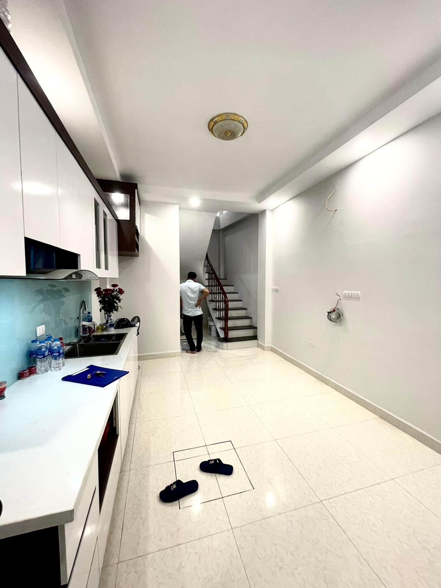 Bán nhà mặt ngõ Đình Đông - Bạch Mai 26m-5 tầng-3,6 tỷ( có thương lượng) -Ngõ cực thoáng, rộng. Ba gác -Nhà 5 tầng 3 ngủ khép