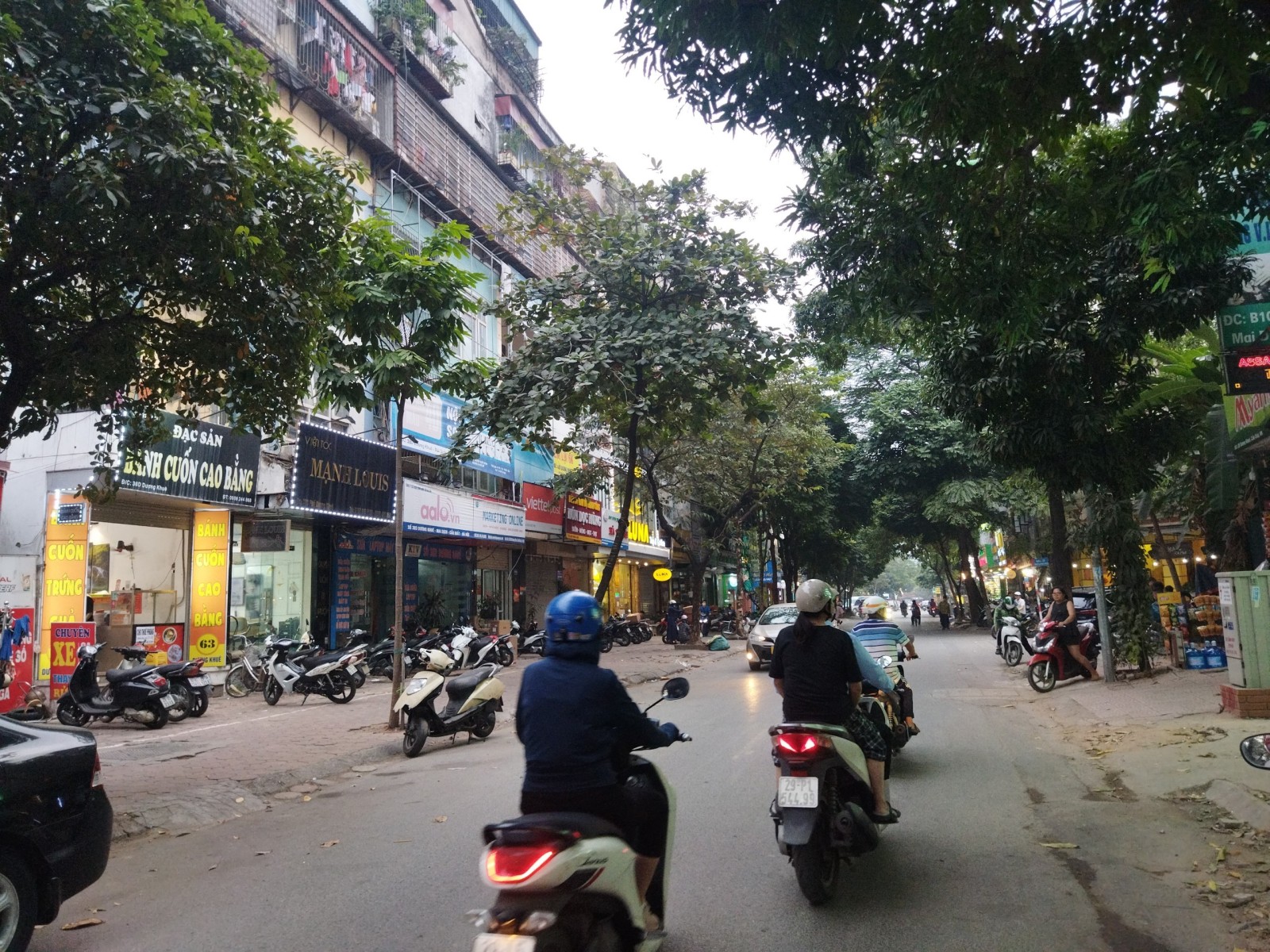 Bán đất Dương Khuê, Cầu Giấy 90m2 vỉa hè rộng, siêu kinh doanh giá 17,8 tỷ.