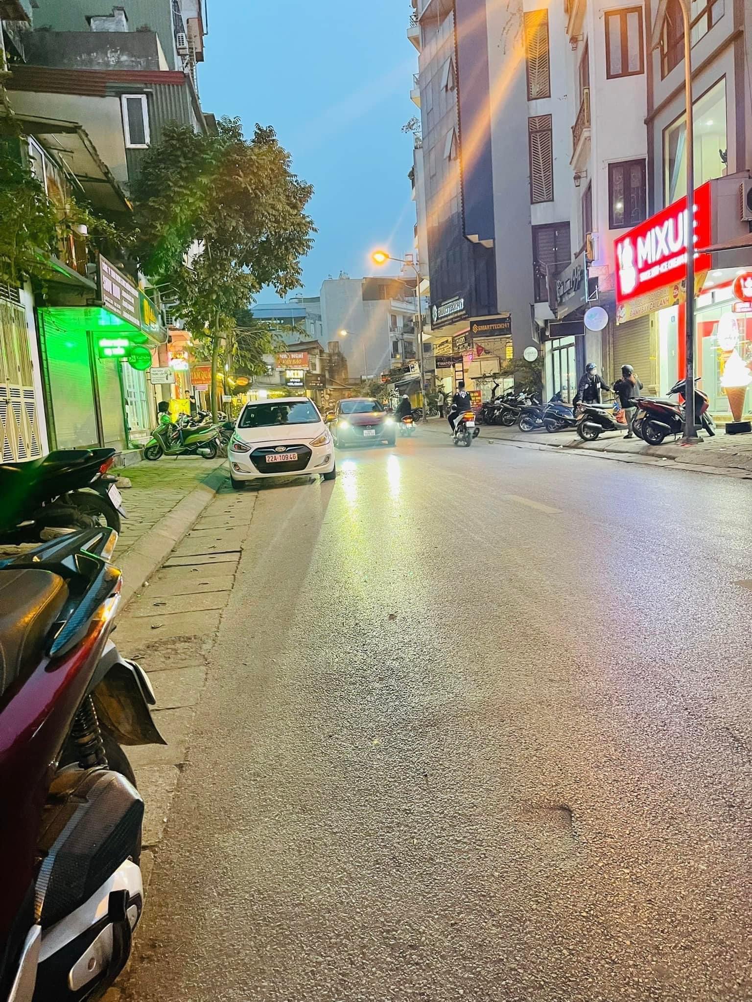 Bán nhà mặt ngõ Hòa Bình (gần chợ Mơ)) 50m-5 tầng-8,5 tỷ .-Ngõ to , ô tô tránh -Vị trí kinh doanh đẹp văn phòng, phòng khám, spa,…