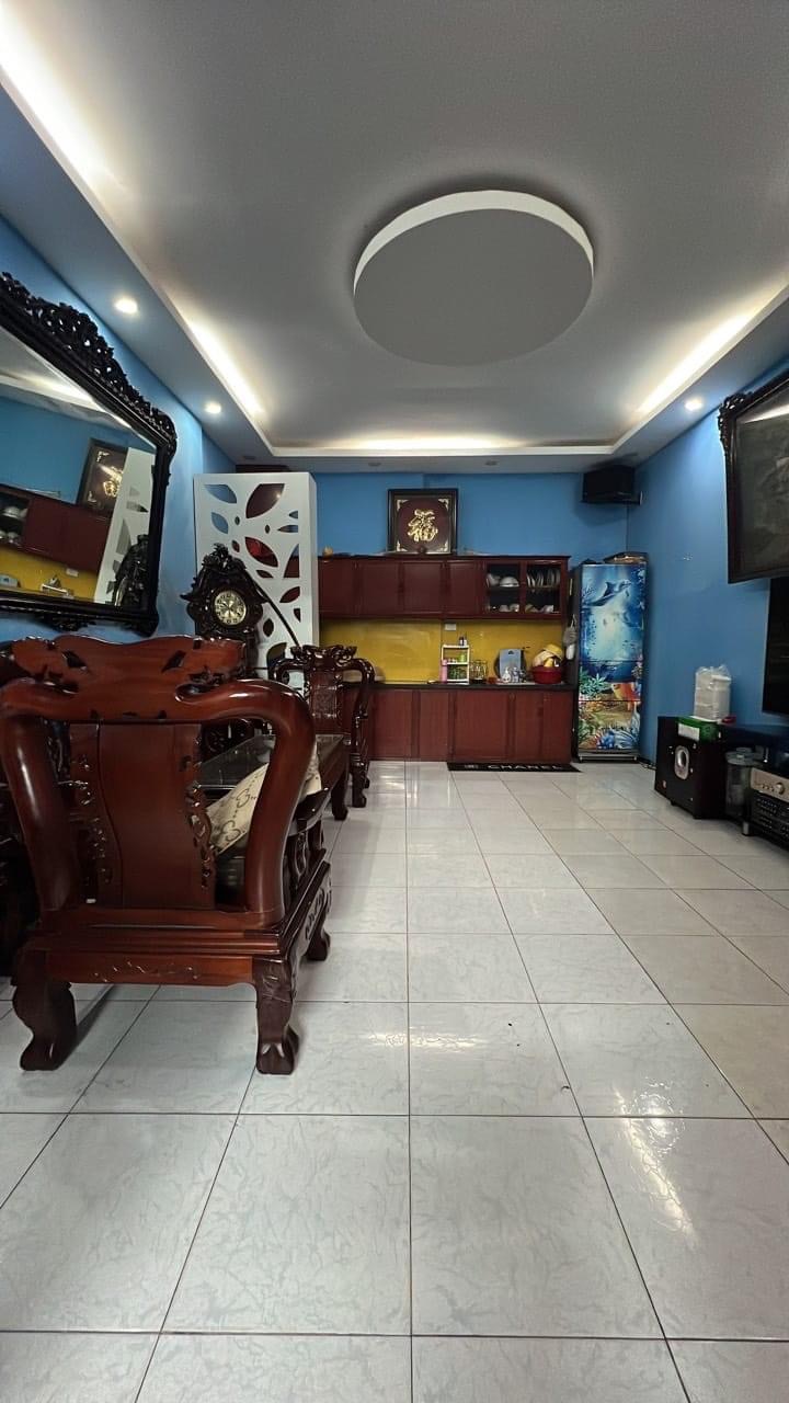 Bán nhà Kim Ngưu 28 m -4tầng -5,3 tỷ ( có thương lượng) PHÂN LÔ - Ô TÔ VÀO NHÀ - MẶT TIỀN GẦN 5M -ngõ thông đi nhiều ngả, khu vực nhiều tiện ích