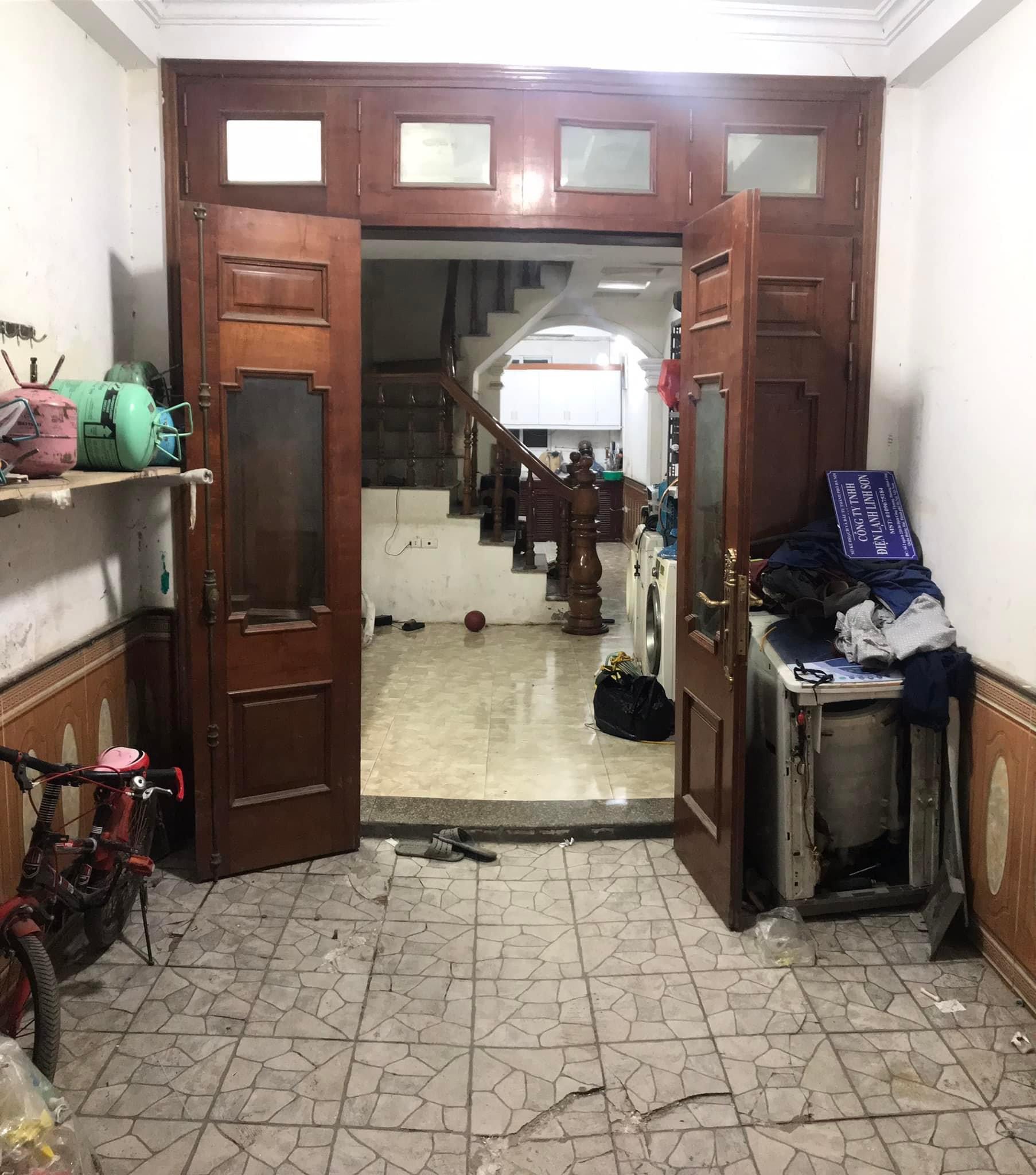 Bán nhà Định Công Thượng, Hoàng Mai 40m2, 5 tầng, giá 3.75 tỷ, cực hiếm, ô tô đỗ cổng