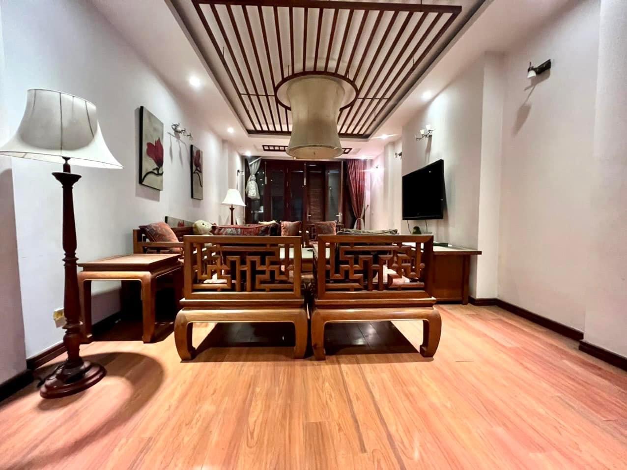 Bán nhà ngõ 15 phố Hồ Giám - Nở hậu - View hồ - Full nội thất đẹp