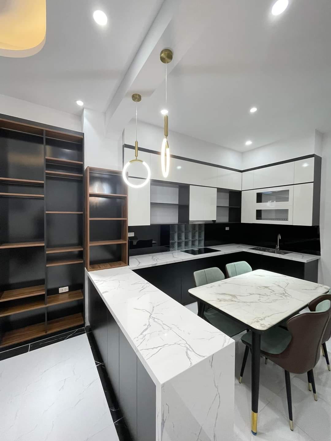 Bán Nhà Bồ Đề, Long Biên Gần Phố Hồng Tiến 35m2, 5T giá 3,7 tỷ (Lô Góc)