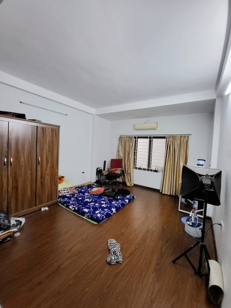 BÁN GẤP nhà Thái Hà 30m2, 4 tỷ, ngõ thông sạch sẽ, thông thoáng