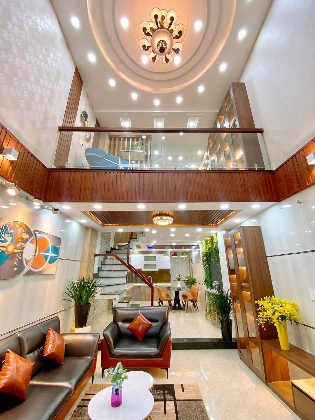 Giảm Sâu Chỉ Nhỉnh 6 Tỷ Có Ngay Nhà Đường Võ Văn Ngân Thủ Đức, Nhà MNhà100%, HXH DT 110M2, 4PN, Sang Tên Ngay