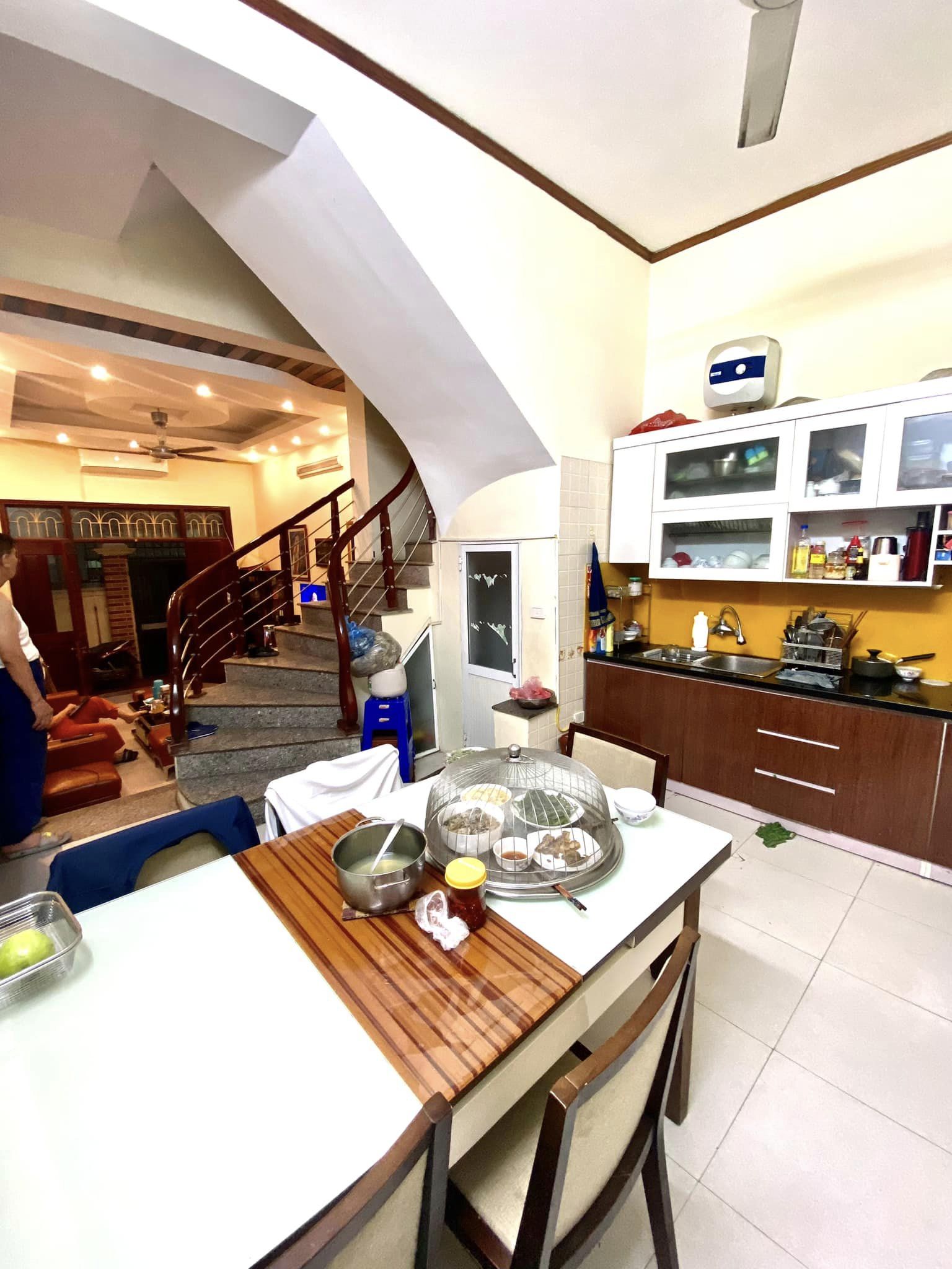 Bán nhà ngõ 639 Hoàng Hoa Thám, Ba đình, LÔ GÓC, 55m2 mặt tiền 5.5m giá 4.65 tỷ