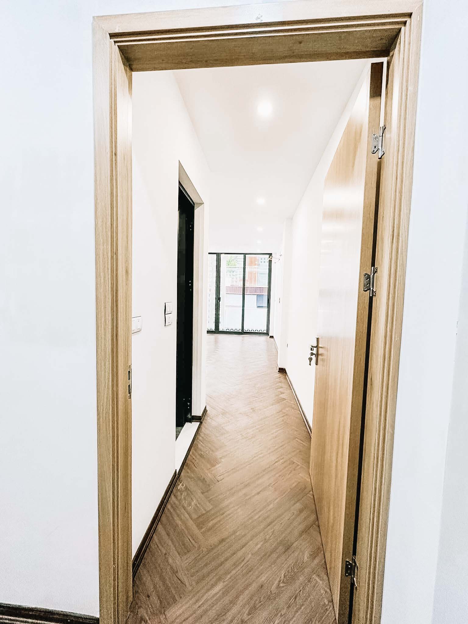 Bán Tòa nhà 7T Thang Máy Láng Hạ 50m2 Ô tô tránh SĐCC Hiện đại Đống Đa 12.5 tỷ