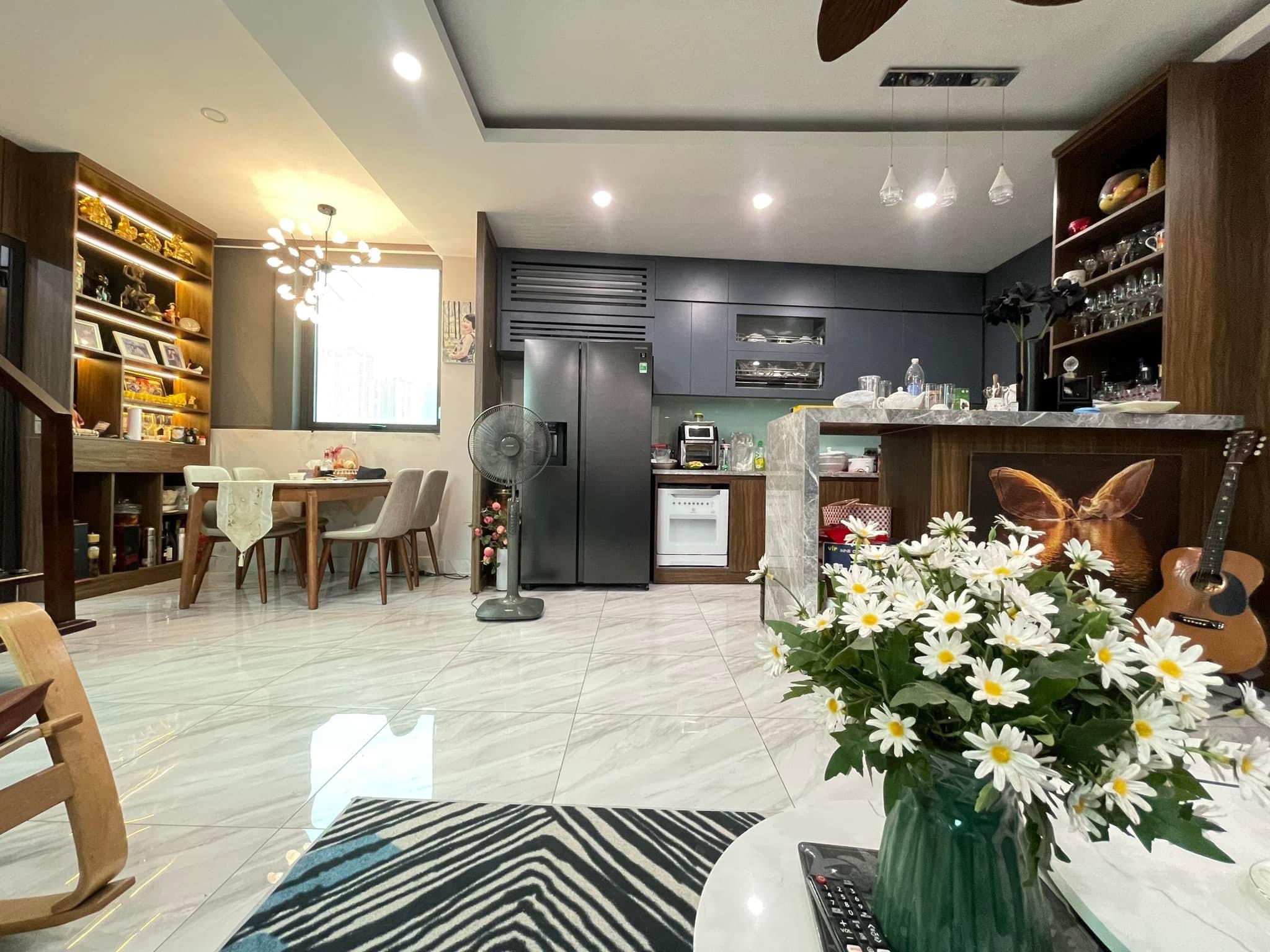 CẦN BÁN GẤP NHÀ MẶT PHỐ ĐỘI CẤN- BA ĐÌNH