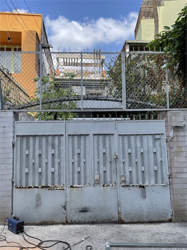 [ Chủ cần bán gấp - tổng giảm 2 tỷ 700 triệu ]HẺM 6M XE HƠI VÀO NHÀ- CÁCH MẠNG THÁNG 8- GẦN 200M2 - 3 TẦNG