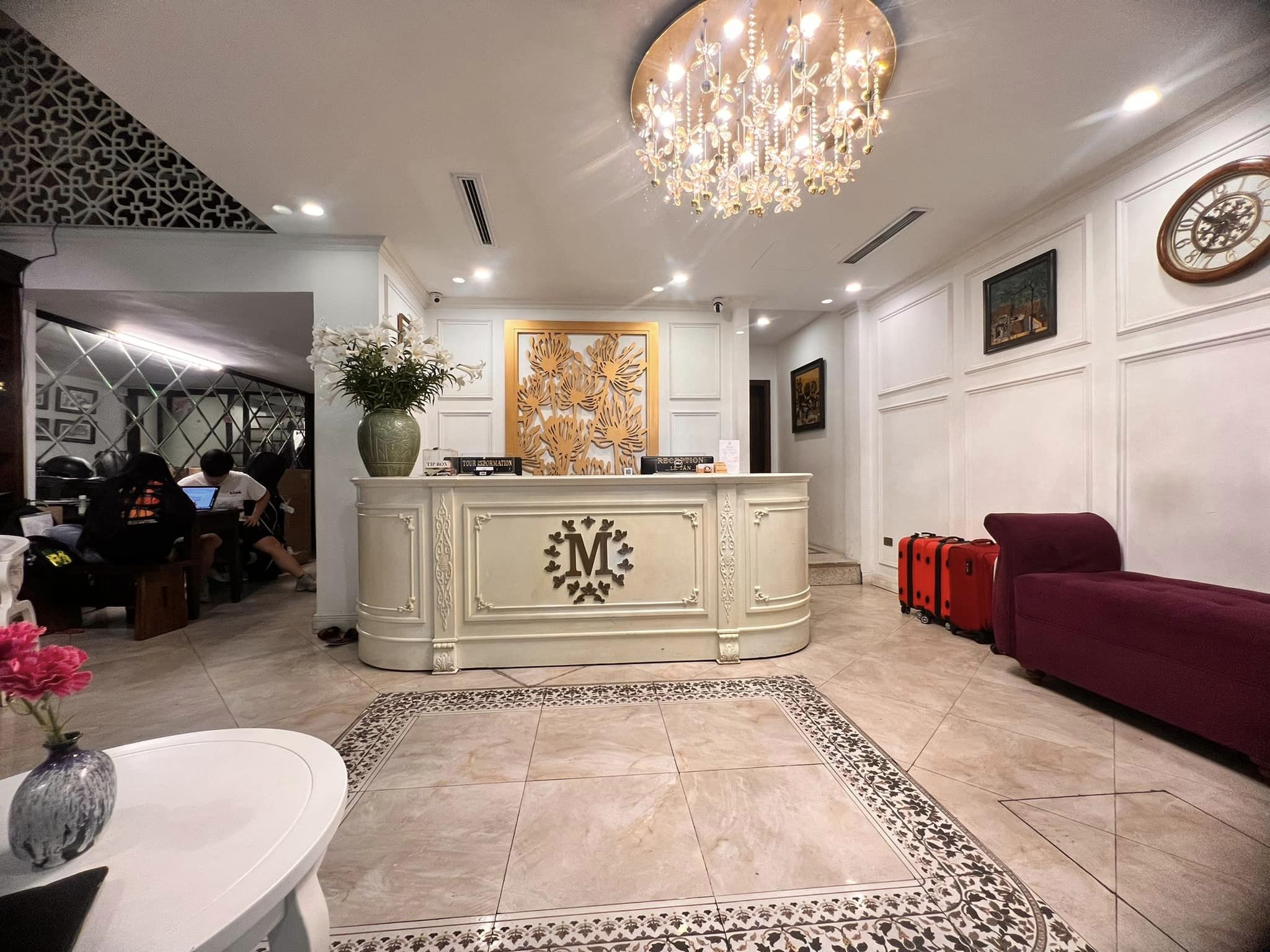 Bán tòa nhà khách sạn mặt phố Cầu Gỗ 110m 7 tầng Mặt tiền 6 mét Cực hiếm