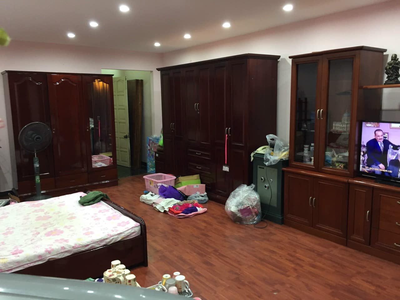 Bán nhà Cầu Giấy, lô góc, ngõ thông. 68m2, 4 tầng, mặt tiền 6.3m, 13 tỷ