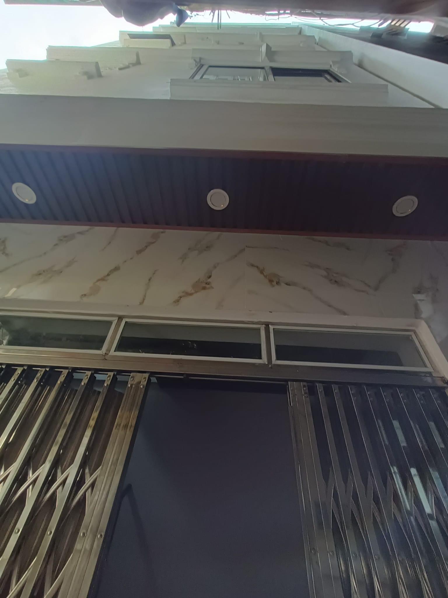 Bán nhà mặt phố Đê Trần Khát Chân 19m-4 tầng-4,75 tỷ( có thương lượng) + Vị trí đẹp, kinh doanh sầm uất, tầm tiền nhỏ hiếm nhà.