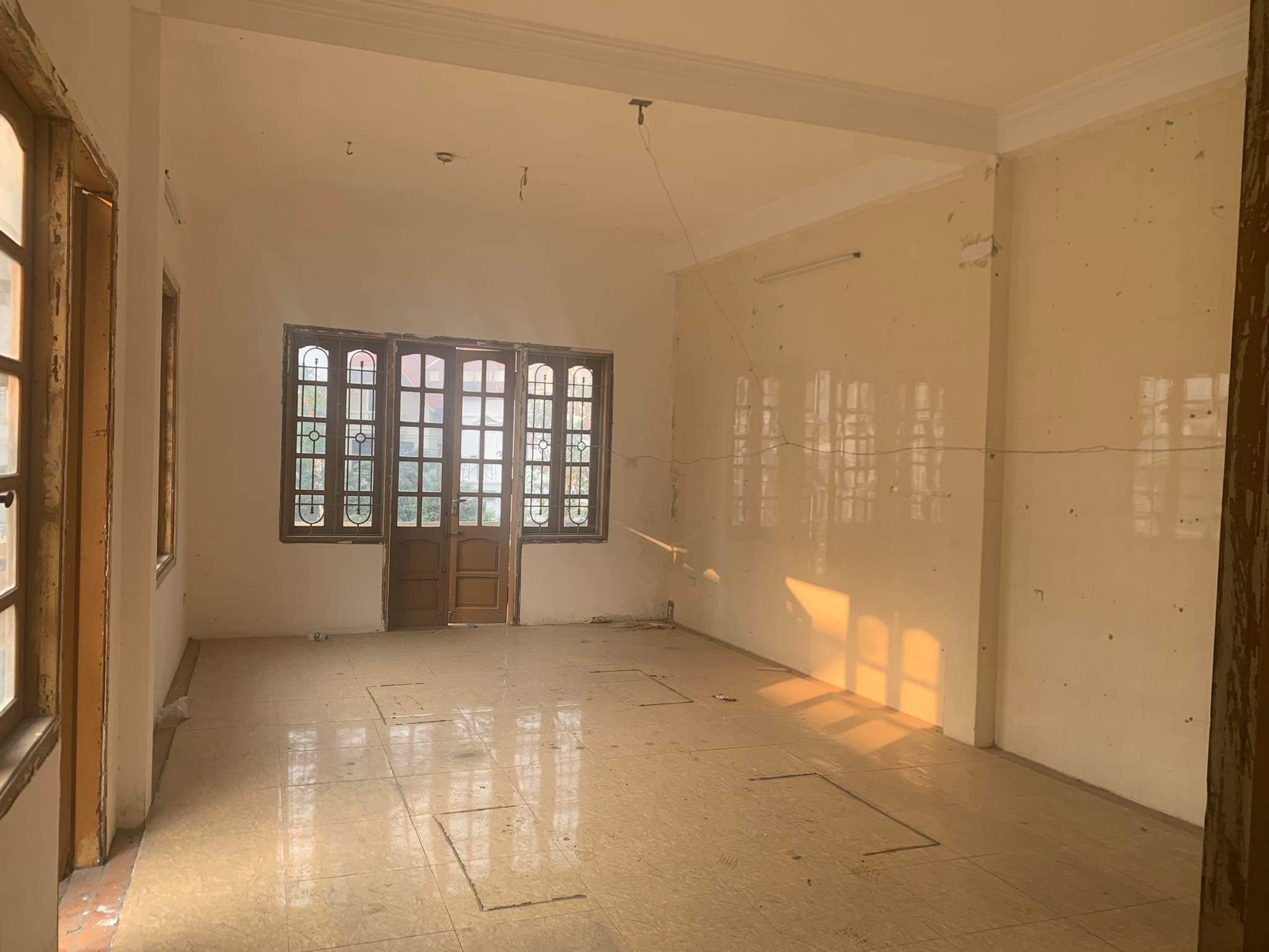 Phố Trung Kính DT195m2 5 Tầng Mặt Tiền 40m Giá 36 tỷ Cầu Giấy