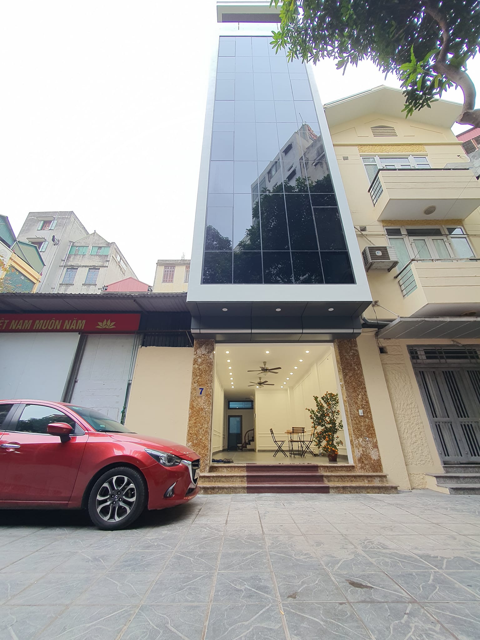Giảm 1 tỷ. Cần bán gấp nhà phố Duy Tân 60m2, 7T, thang máy full nội thất, 3 thoáng,ô tô, kinh doanh sầm uất, 16.6 tỷ