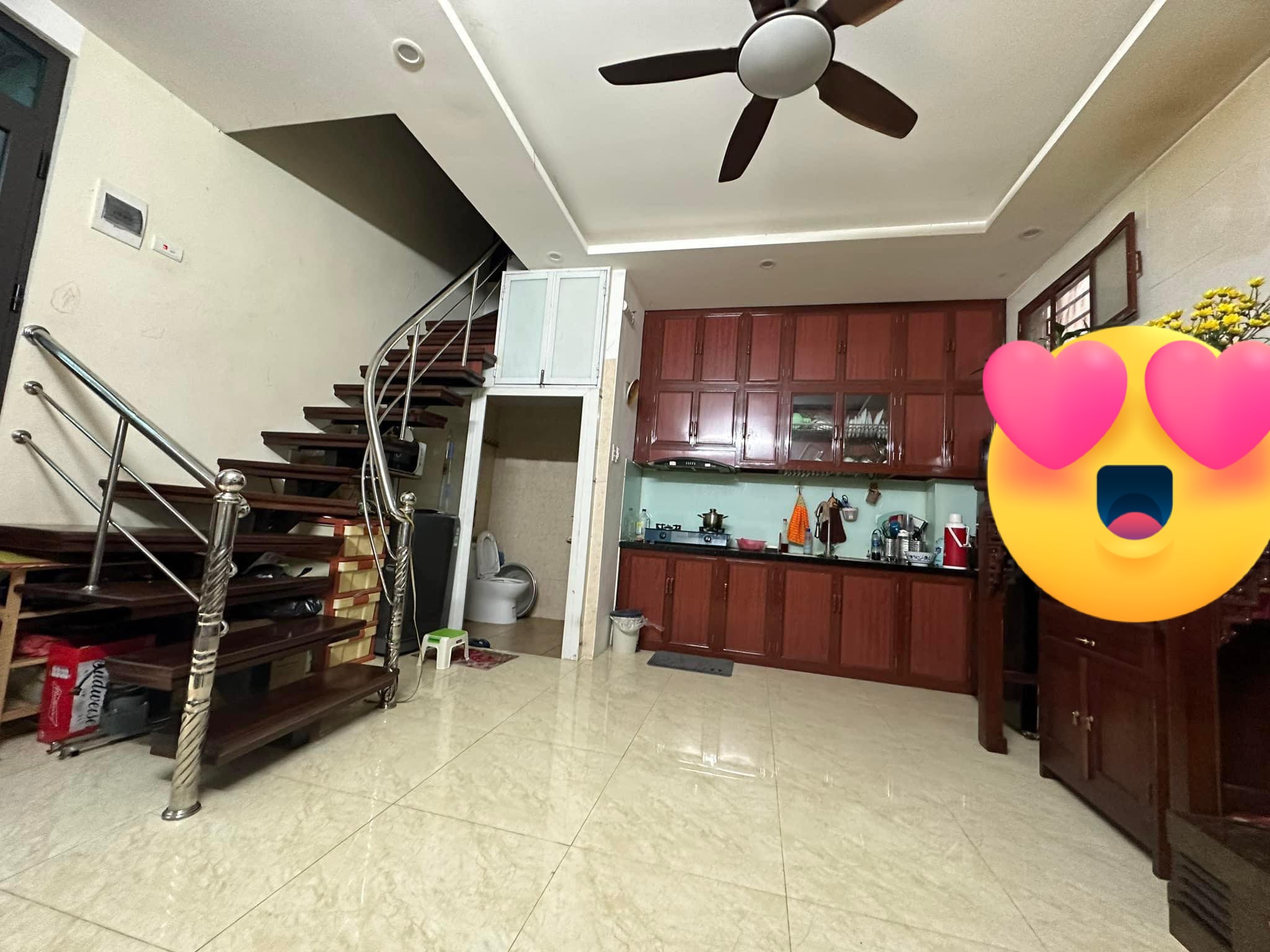 Chỉ 2 tỷ có ngay nhà Mạc Thị Bưởi 27m-3 tầng ( có thương lượng) Nhà nhỏ phố to trung tâm quận Hai Bà Trưng -thiết kế 3 tầng 2 phòng ngủ 3 vệ sinh ô tôp