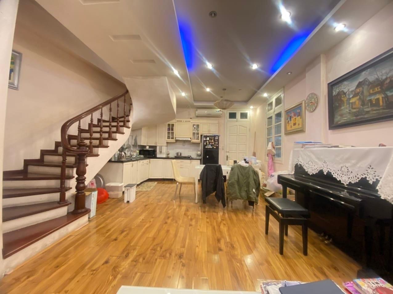 BÁN NHÀ PHỐ YEC XANH QUẬN HAI BÀ TRƯNG - 75M 5 TẦNG MT 5M - LÔ GÓC 3 THOÁNG CỰC HIẾM NHÀ BÁN SÁT VƯỜN HOA