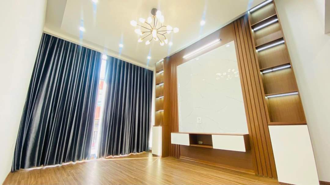 TRUNG TÂM ĐỐNG ĐA - PHÂN LÔ - GARA Ô TÔ VÀO NHÀ - GẦN PHỐ - TIỆN ÍCH - 2 THOÁNG