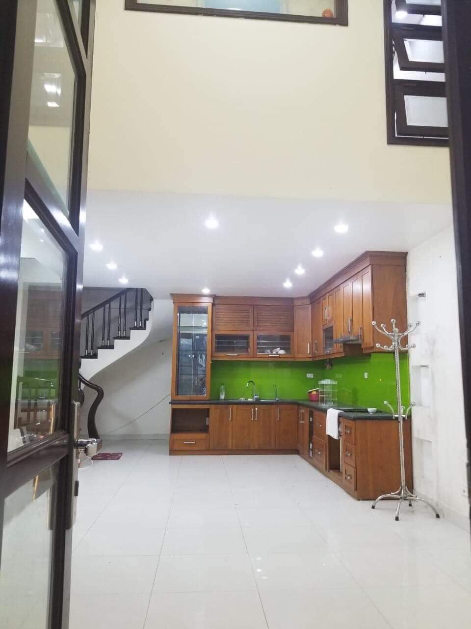 Bán nhà 5T ngõ 100 Đội Cấn, OTO tránh, Kinh doanh, 65M2, MT4.5m, gần Lăng Bác, Chỉ 9.5 tỷ.