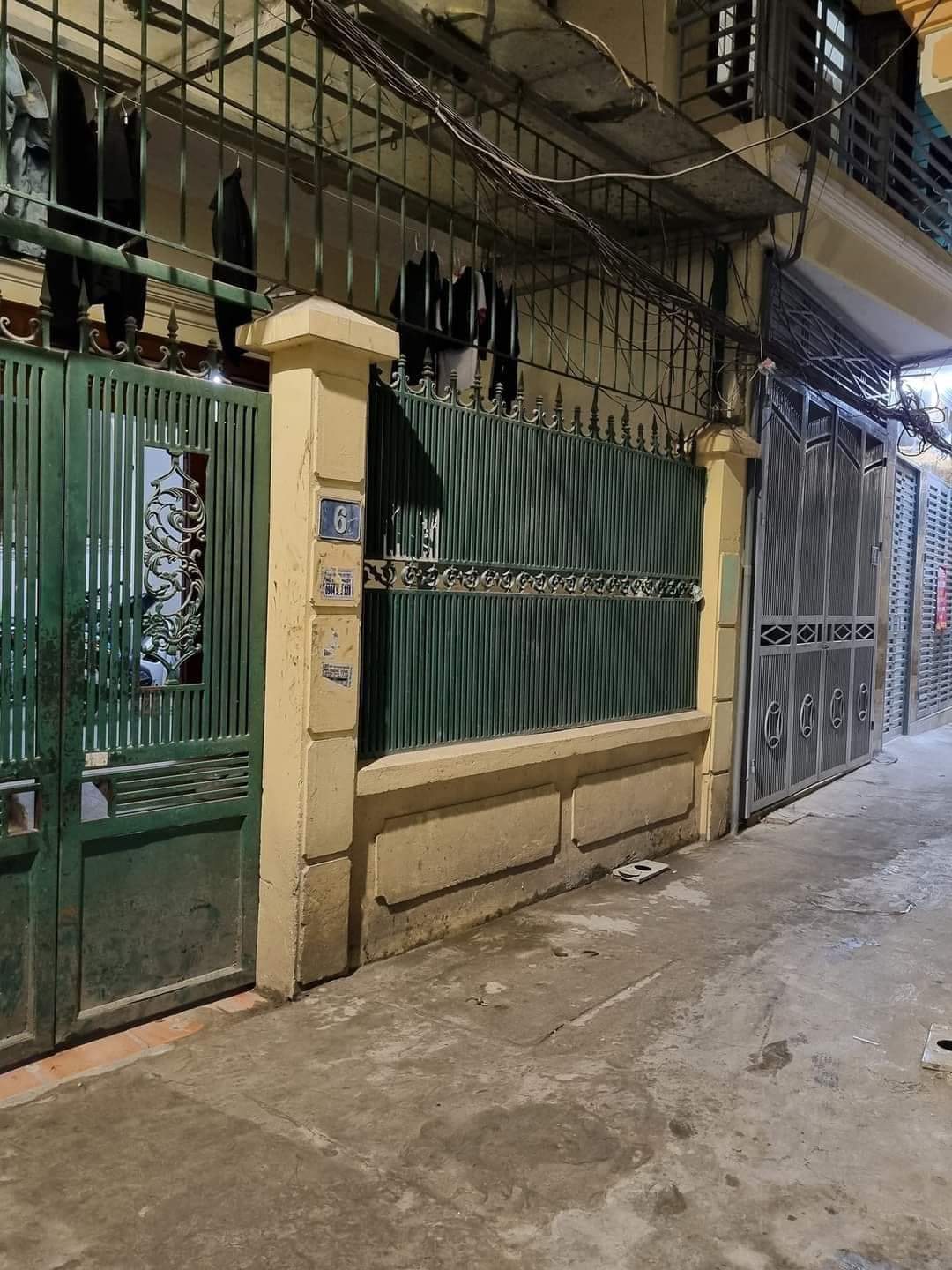 Rẻ Giật Mình, ngõ 28 Dịch Vọng, Cầu Giấy, 80m, 4T, MT5m, ngõ 3 gác tránh, chỉ 8.4 tỷ.