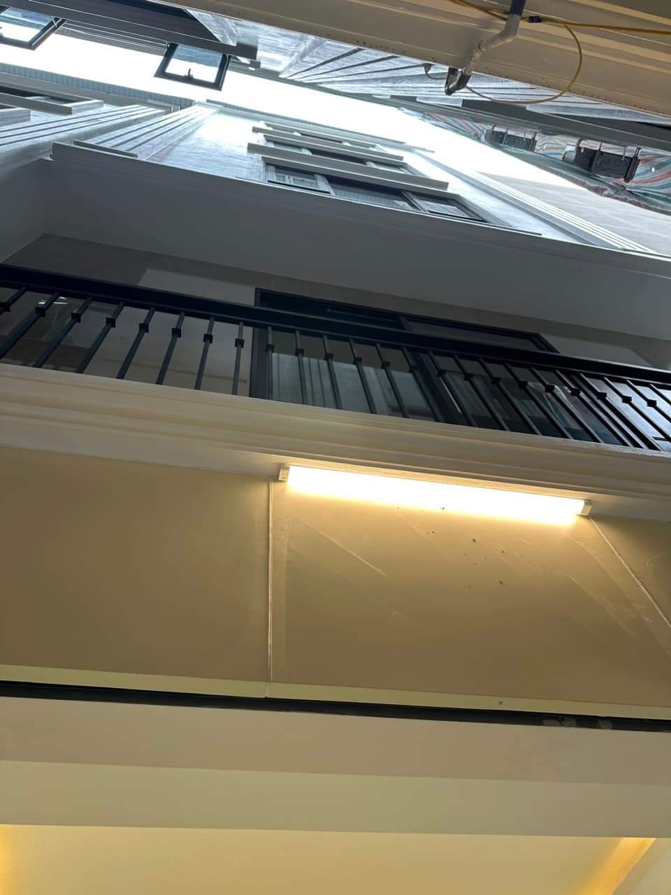 NGÕ THÔNG RỘNG TRUNG TÂM QUẬN BA ĐÌNH GIAO THÔNG VÀ TIỆN ÍCH VÔ CÙNG THUẬN TIỆN. DIỆN TÍCH 43M MẶT TIỀN 5.3M. GIÁ 7.95 TỶ