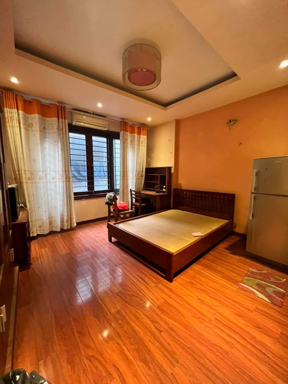 Nhà đẹp ở ngay, Ngã 4 Tôn Đức Thắng + Cát Linh, Đống Đa 70m2 x 5T, Oto đỗ gần, 7 tỷ 5