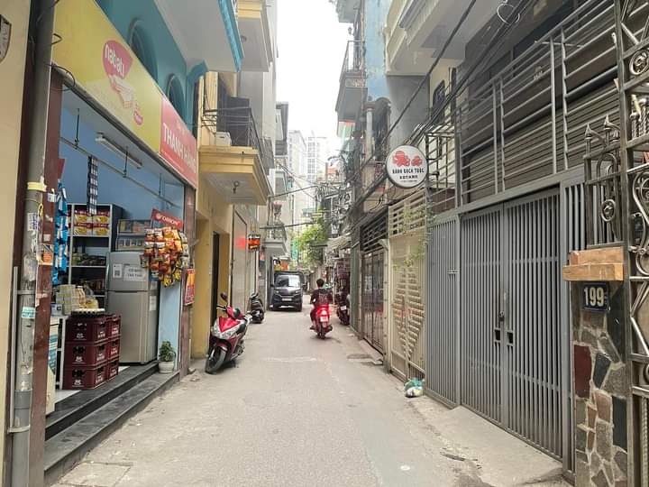 BÁN NHÀ KHƯƠNG TRUNG THANH XUÂN, Ô TÔ ĐỂ TRONG NHÀ, GẦN HỒ. HIỆN ĐANG CHO THUÊ DOANH THU 300 TRIỆU 1 NĂM