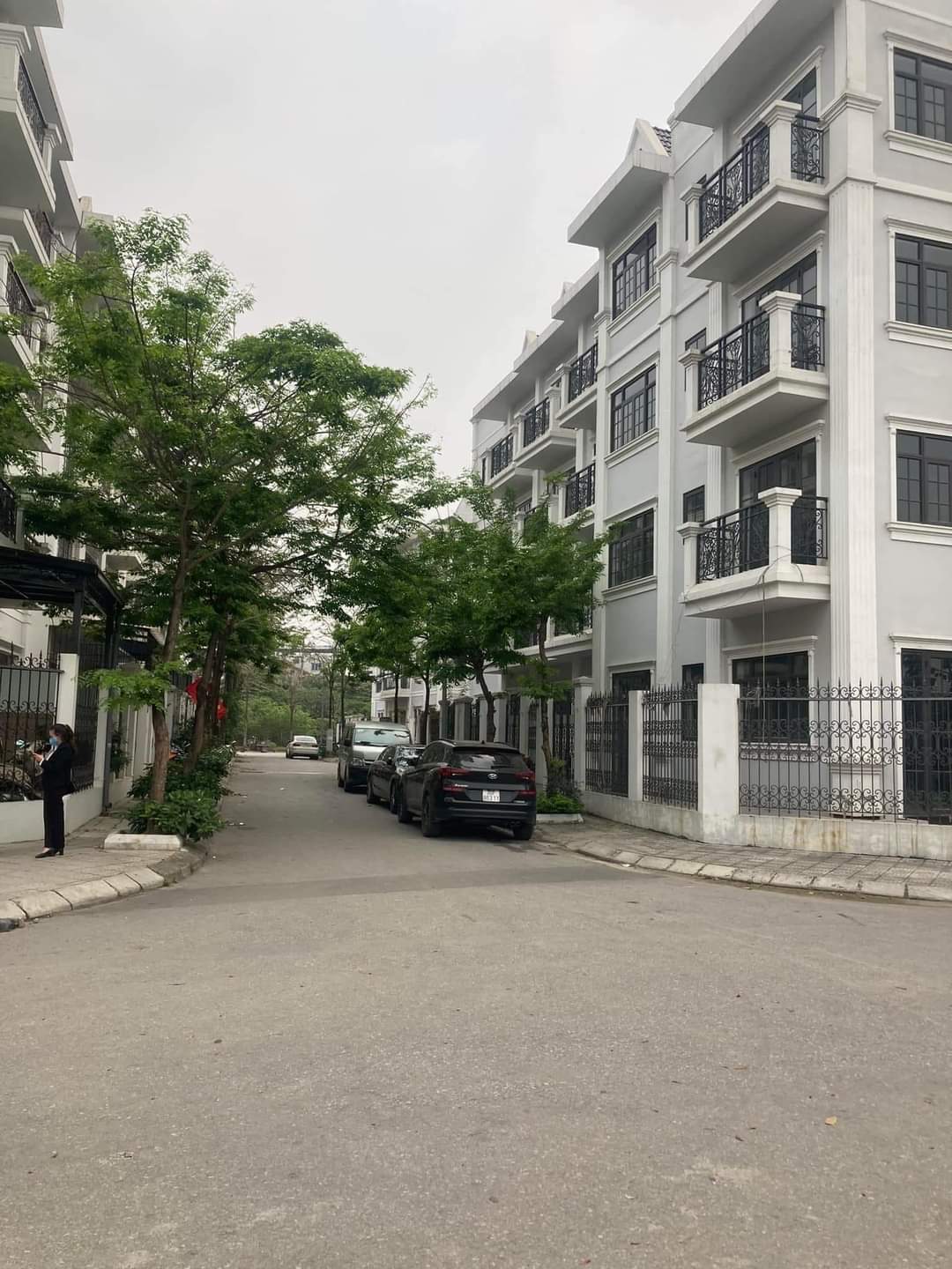 Cần bán căn nhà liền kề Nguyễn Xiển Đại Kim