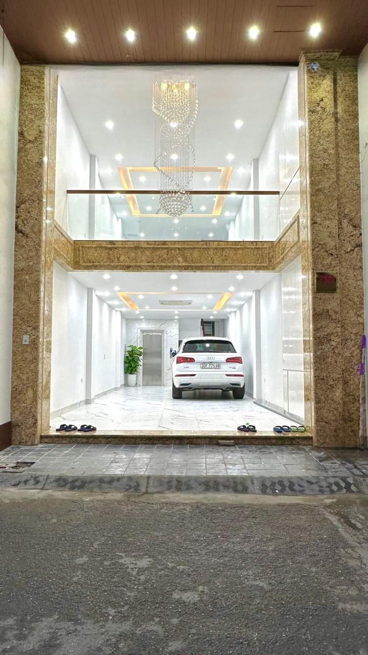 Siêu phẩm Hoàng Mai, gara ô tô, thang máy, khu phân lô bàn cờ, ngõ trước nhà cực rộng 2 ô tô tránh