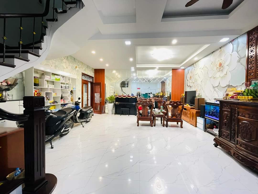 Đê Tô Hoàng - Hai Bà Trưng nhà đẹp ở ngay, tiện tích rộng, giá tốt 7,7 tỷ.