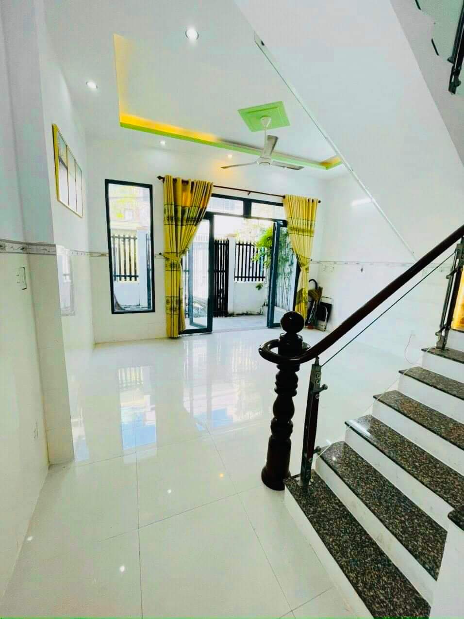 Bán nhà 2 tầng,mặt tiền số, 3PN. 60m2. Giá 5tỷ15.