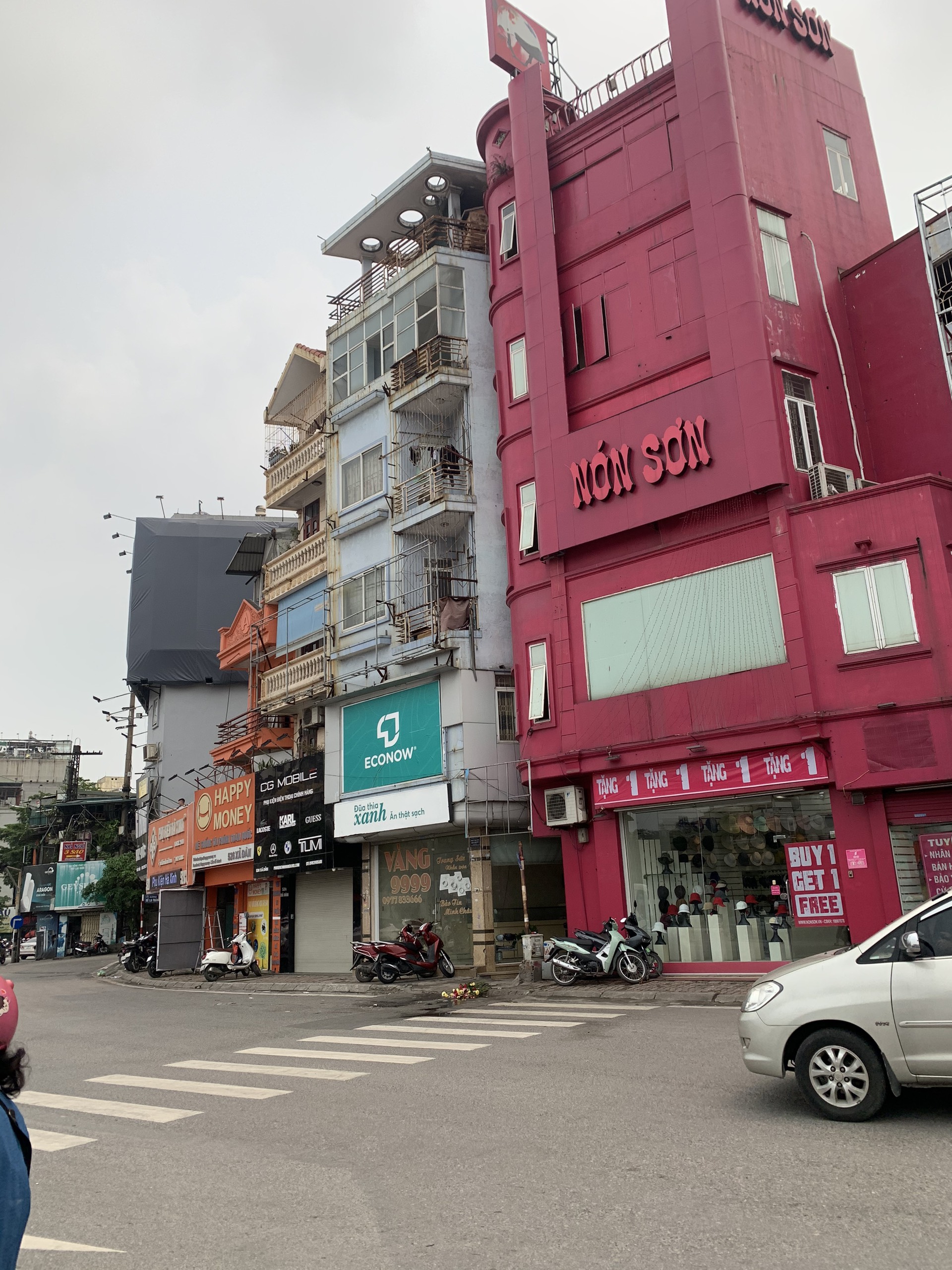 Cho thuê nhà mặt phố Đê La Thành 55m mặt tiền 5m giá chào 63tr