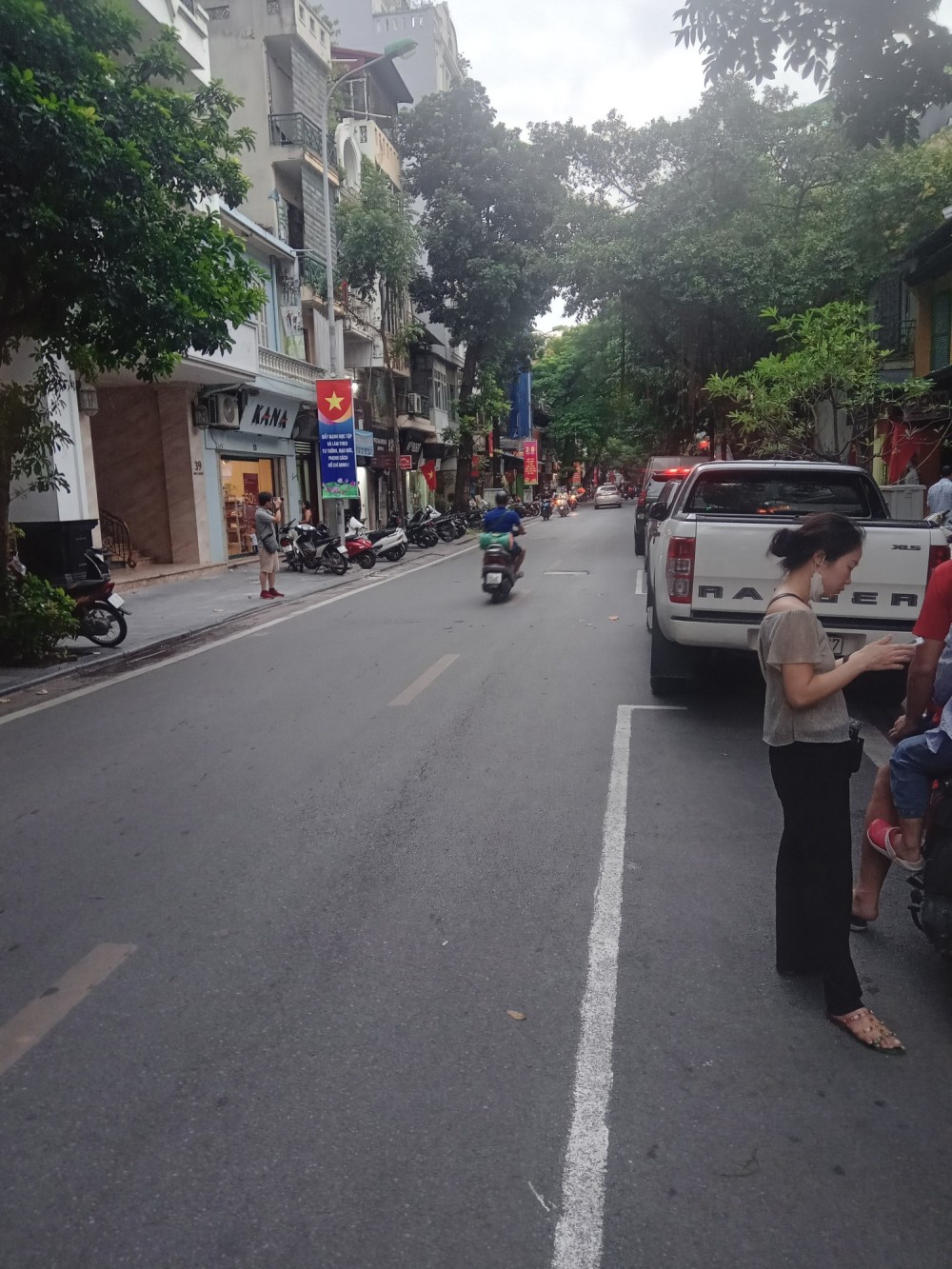 CHO THUÊ NHÀ MẶT PHỐ NHÀ THỜ 37M2 – 3 TẦNG – 45TR/THÁNG.