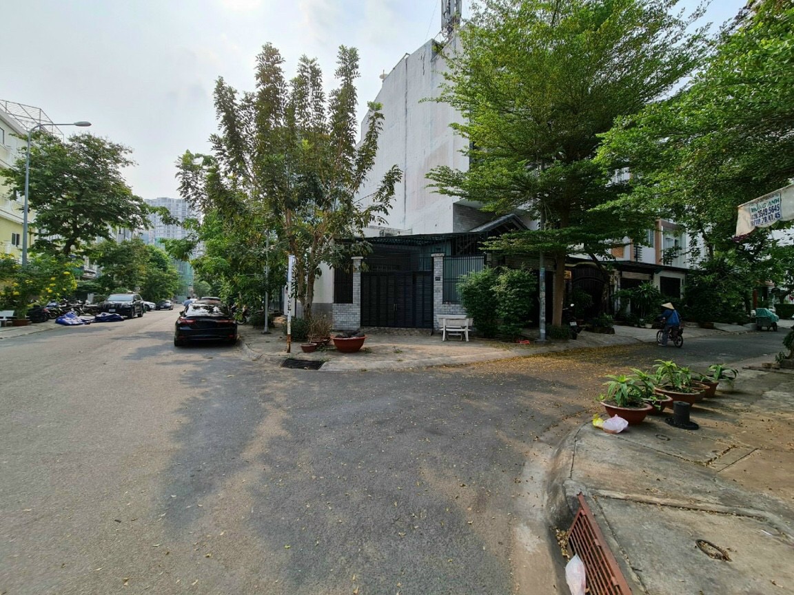 Bán lô đất góc 2 mặt tiền đường 16m KDC Him Lam