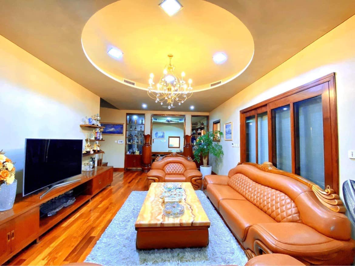 Siêu Hiếm Hoàng Quốc Việt, nhà dân xây, ô tô đỗ cửa,10m ra phố. 80m2,mặt tiền 6m, 11.5 tỷ