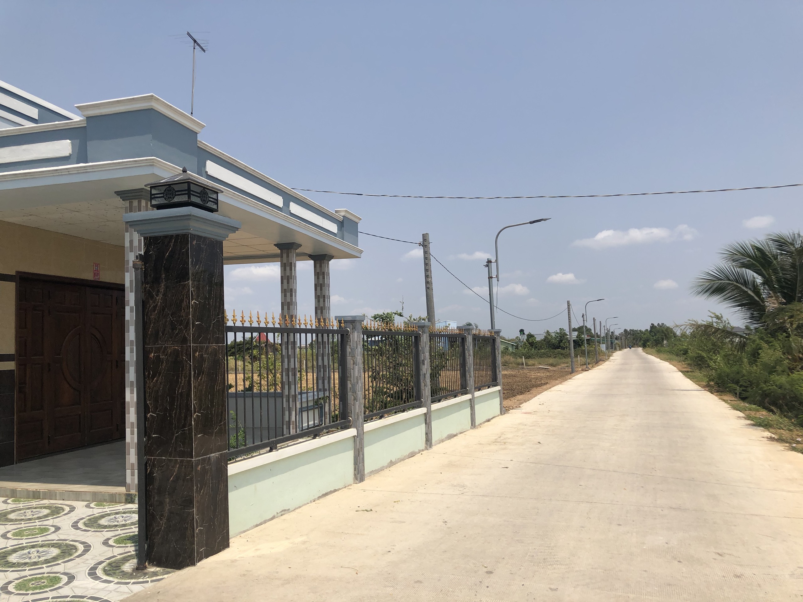 Chính chủ bán miếng đất > 1000m2, trong đó có > 300m2 thổ và 700m2 vườn ( tại xã Phước Đông, Cần Đước, Long AN ++ Giá 4,