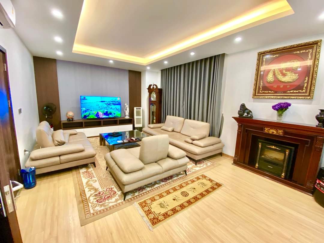 Siêu phẩm hoàng Cầu,oto đỗ trong nhà.Lô góc,DT 100m,Mt rộng 12m. Kinh doanh đỉnh.LH 0902901995.MTG