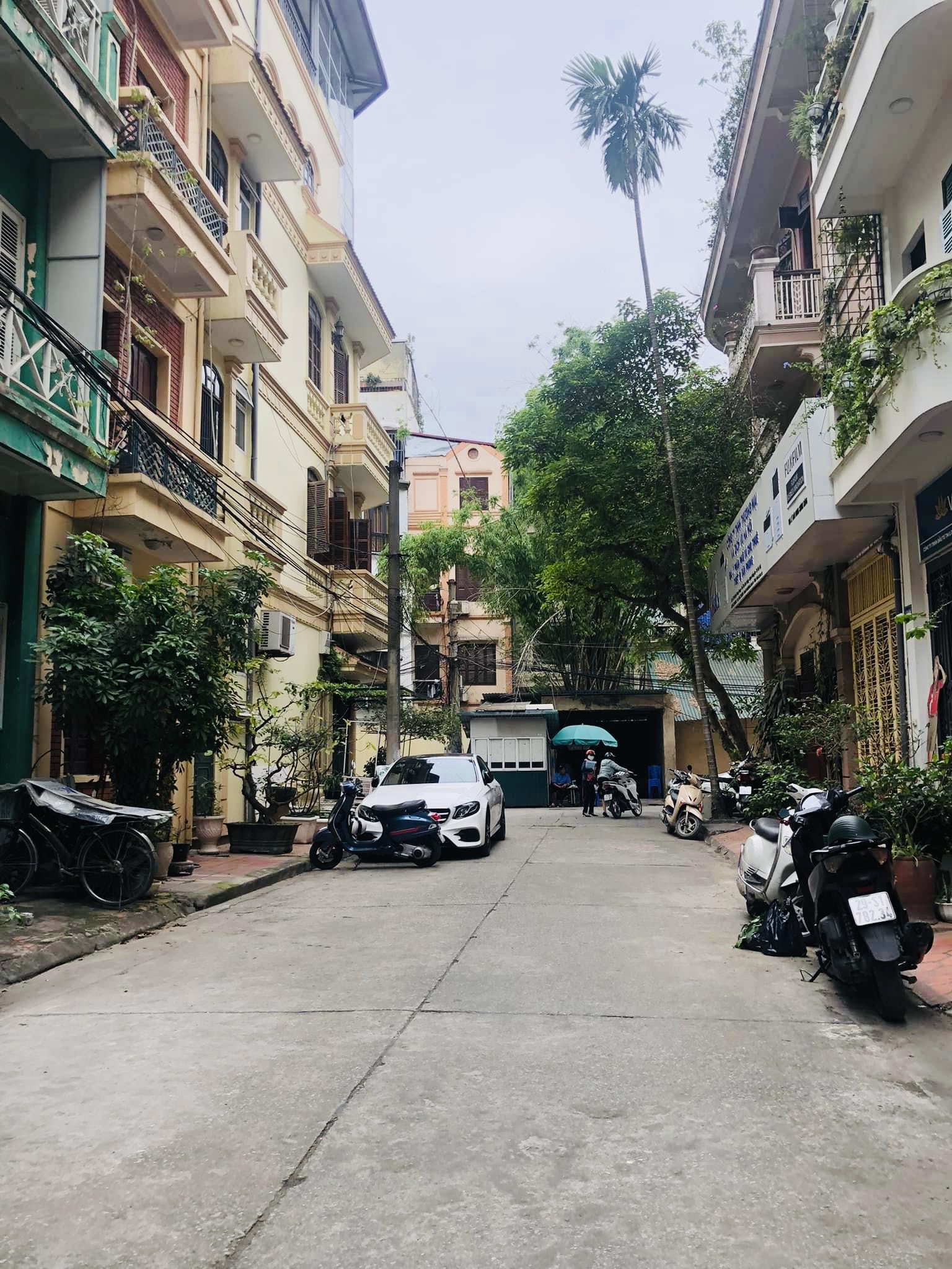 Bán nhà ngõ Thông Phong, Đống Đa, Hà Nội. Diện tích 56m2 x 5 tầng, mặt tiền 4m. Khu phân lô, vỉa hè, ô tô đỗ cửa. Sổ đỏ đẹp.