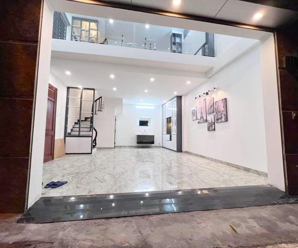 Siêu phẩm lô góc Đức Giang,LB. 35m2 , 5.5 tầng , MT5.6m.Oto , Kd. Chỉ 4.1tỷ