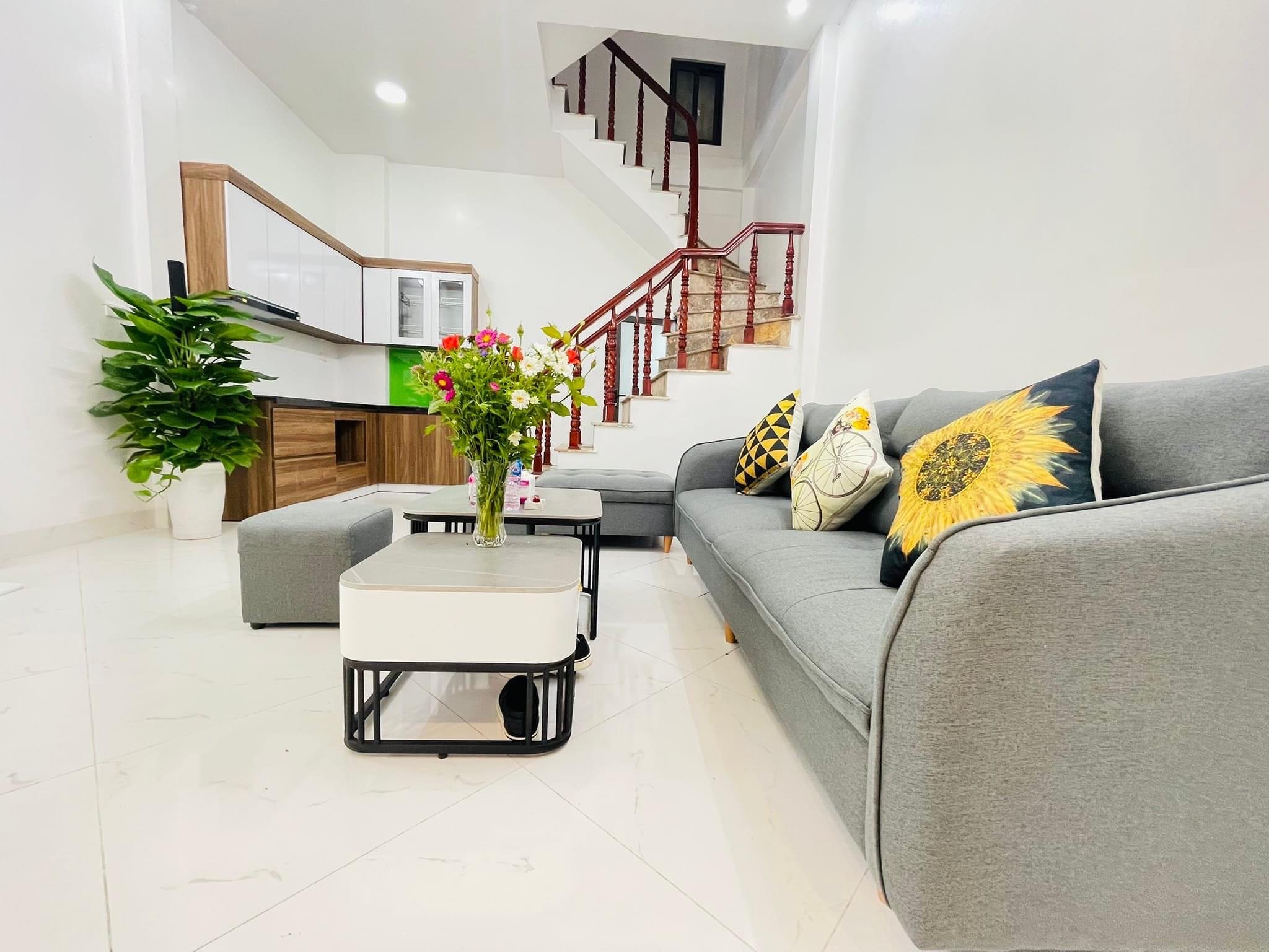 BÁN GẤP NHÀ PHỐ TÔN ĐỨC THẮNG ĐỐNG ĐA, Ô TÔ 15M, 28M2, GIÁ 3 TỶ, VIP