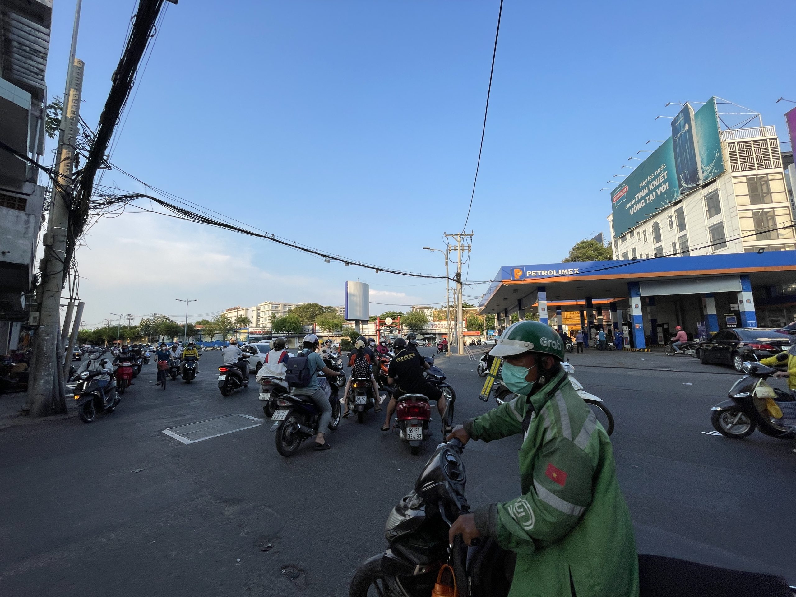 MẶT TIỀN KHU BẢY HIỀN SÁT NHÀ THỜ PHÚ TRUNG Q. TÂN BÌNH 4.3x15M2.