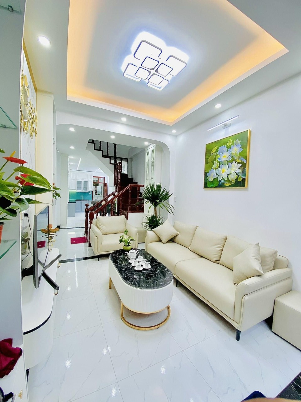 BÁN GẤP NHÀ PHỐ GIẢI PHÓNG HOÀNG MAI, NGÕ THÔNG RỘNG, 35M2 x 5 TẦNG, GIÁ 3.X TỶ, VIP