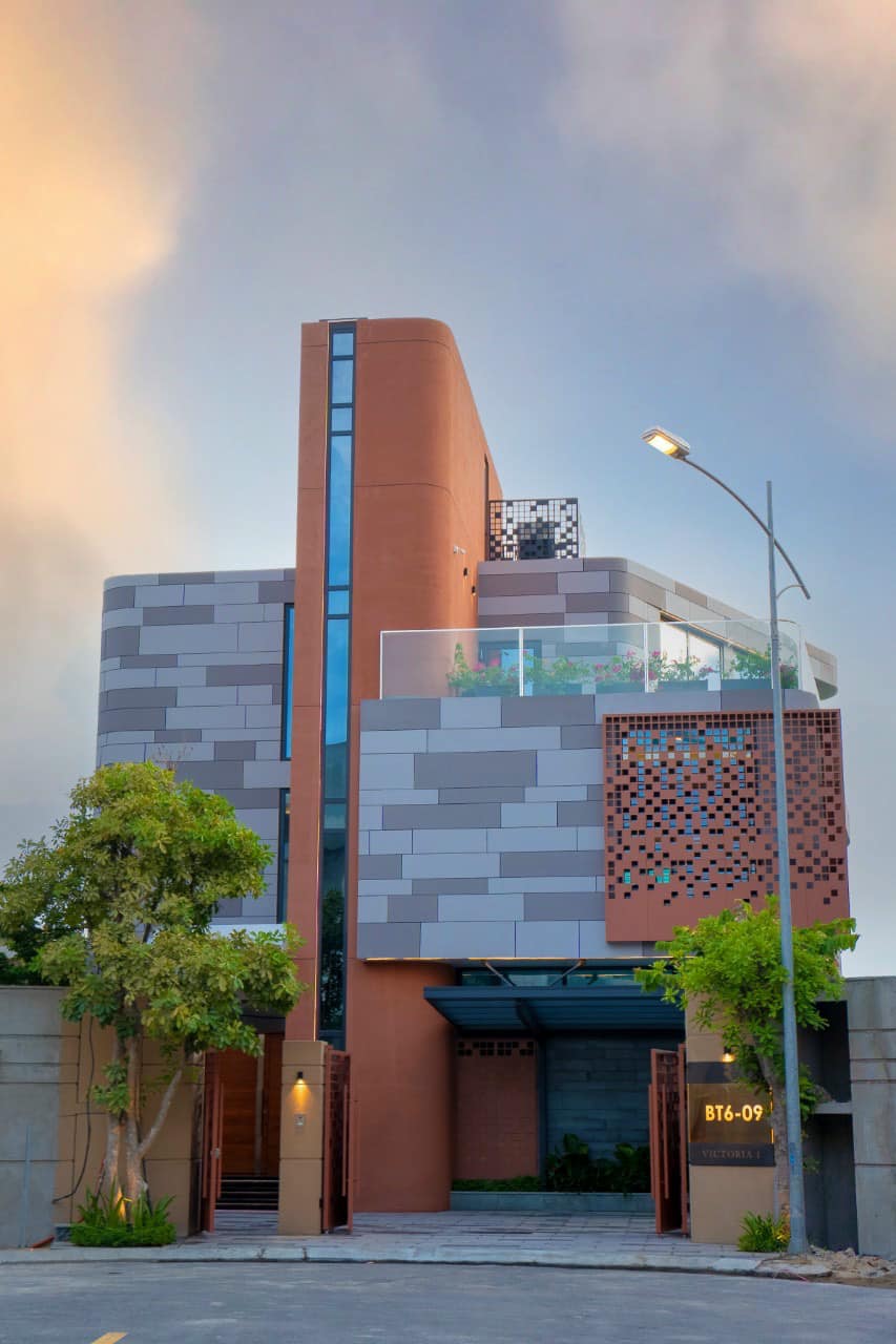 Bán VIlla Biển Nam Đà Nẵng, mẫu ý 3 tầng, có hồ bơi, sơ hữu lâu dài, giá rẻ