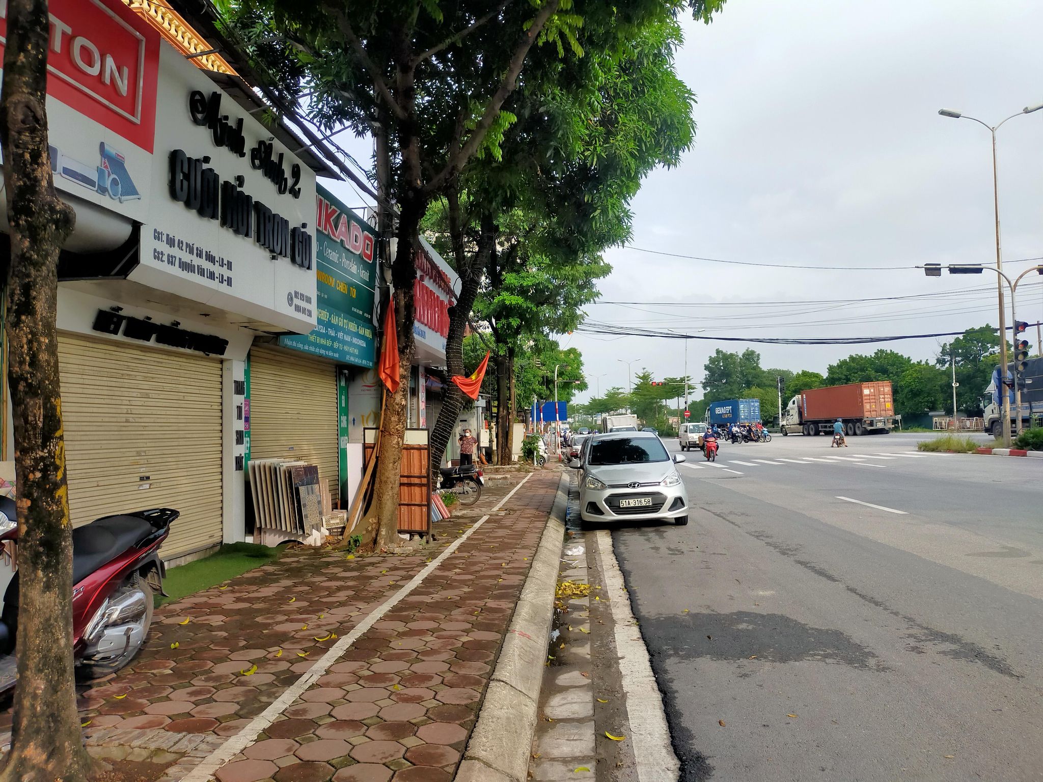 BÁN GẤP NHÀ MẶT PHỐ THẠCH BÀN,KD ĐỈNH,VỈA HÈ RỘNG,70M,MT 5M,NHỈNH 14 TỶ