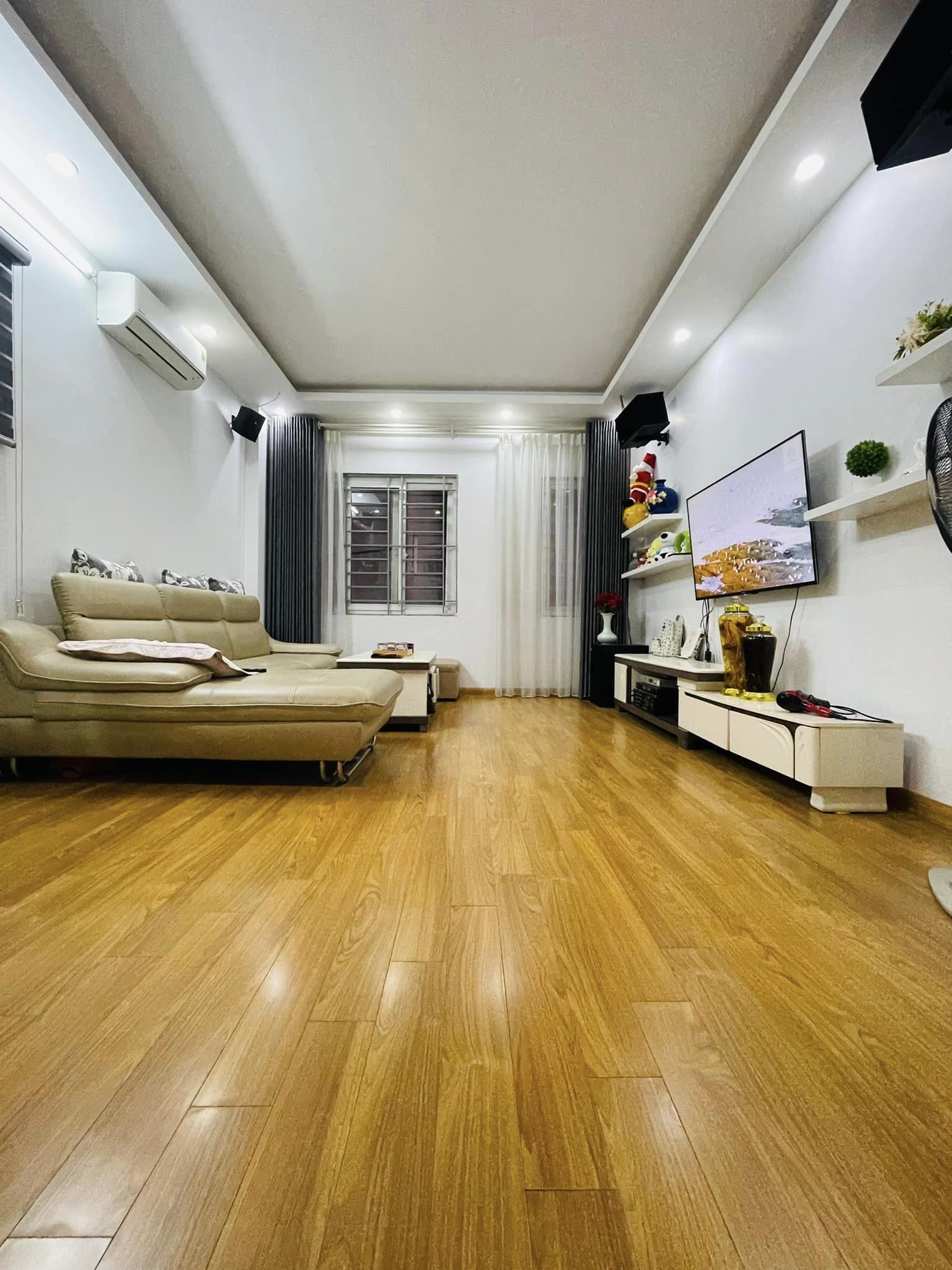 BÁN NHÀ NGÕ TRẠI CÁ HAI BÀ TRƯNG Ô TÔ LÔ GÓC KINH DOANH SỔ ĐỎ 31M 5 TẦNG 5.45 TỶ