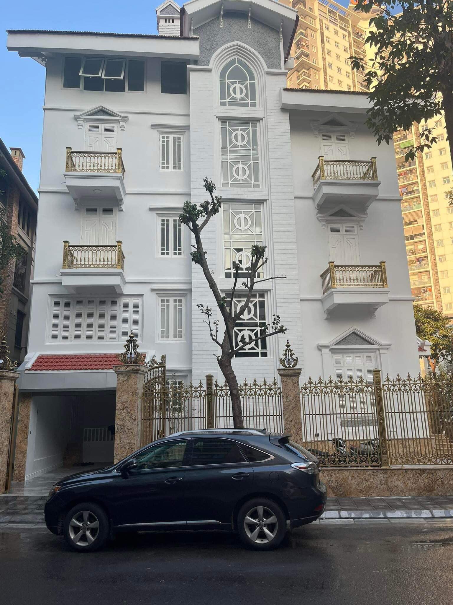 Bán nhà 73 tỷ phố Trần Thái Tông 190m2, 5T có hầm, mặt tiền 14m VIP quận Cầu Giấy