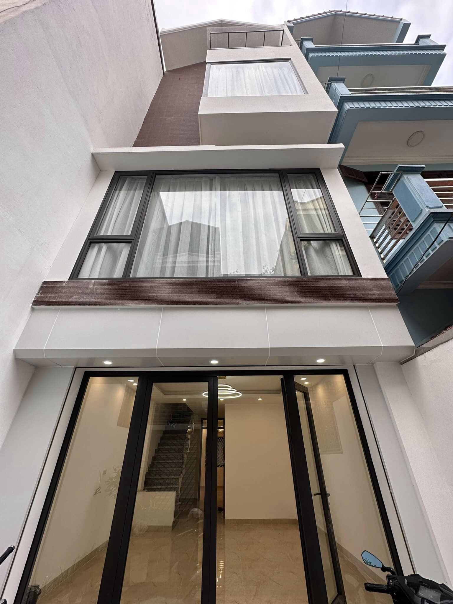 Bán nhà phố Tứ Liên 9.8 tỷ 70m2, 5T thang máy 2 thoáng an sinh VIP quận Tây Hồ